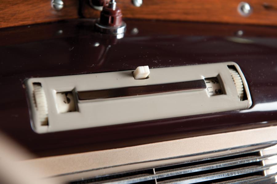  Ford DeLuxe Convertible Coupe 1940 года  (фото 14 из 80)